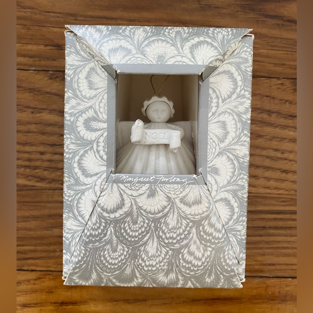 Vintage Retired Margaret Furlong Angel Shell Christmas Ornament‎ White Noel 1992